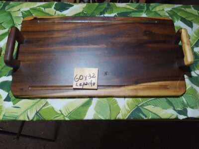 Bandeja con 2 mangos, madera de lapacho.