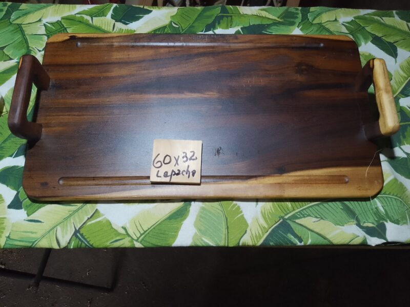 Bandeja con 2 mangos, madera de lapacho.