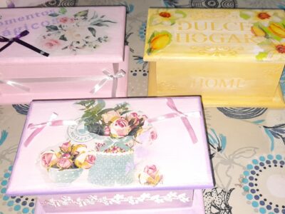 Souvenirs de velas de soja aromáticas, cajas de té, etc