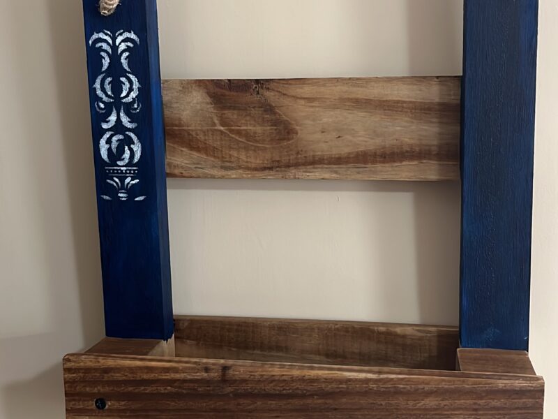 Porta maceta artesanal en madera