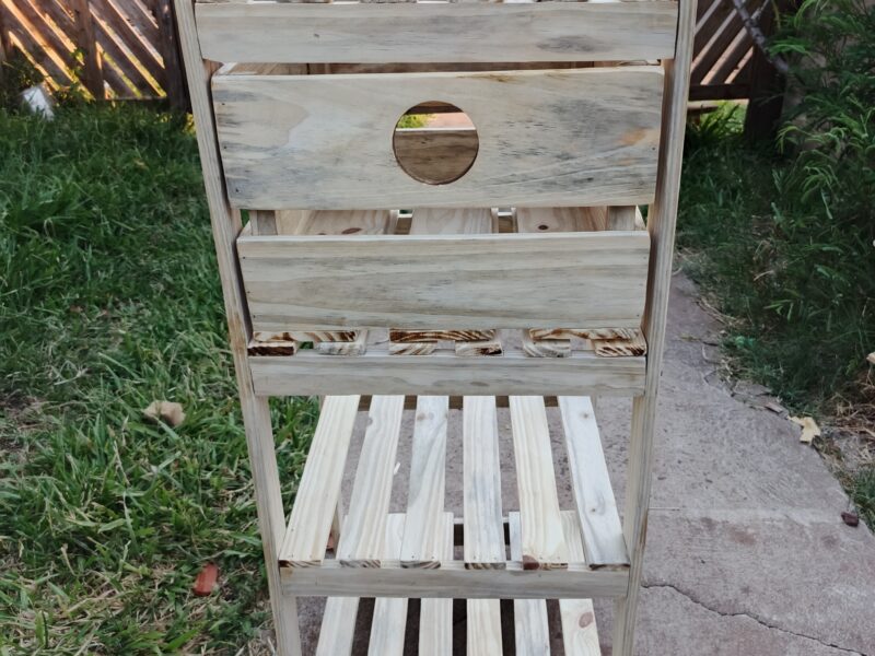 Estante organizador con un cajón