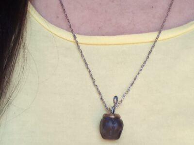 Souvenirs, llaveros,o dijes,bien misioneros..