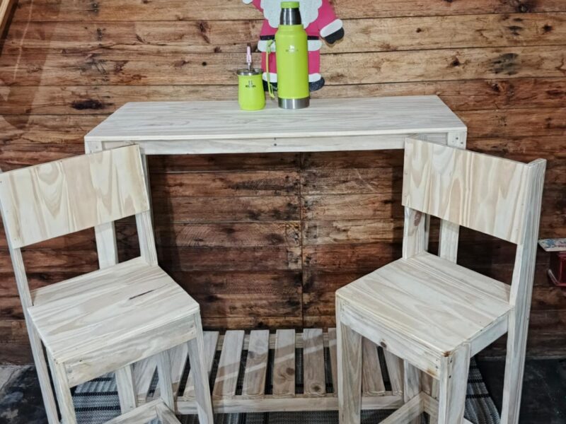 Desayunador mas 2 butacas