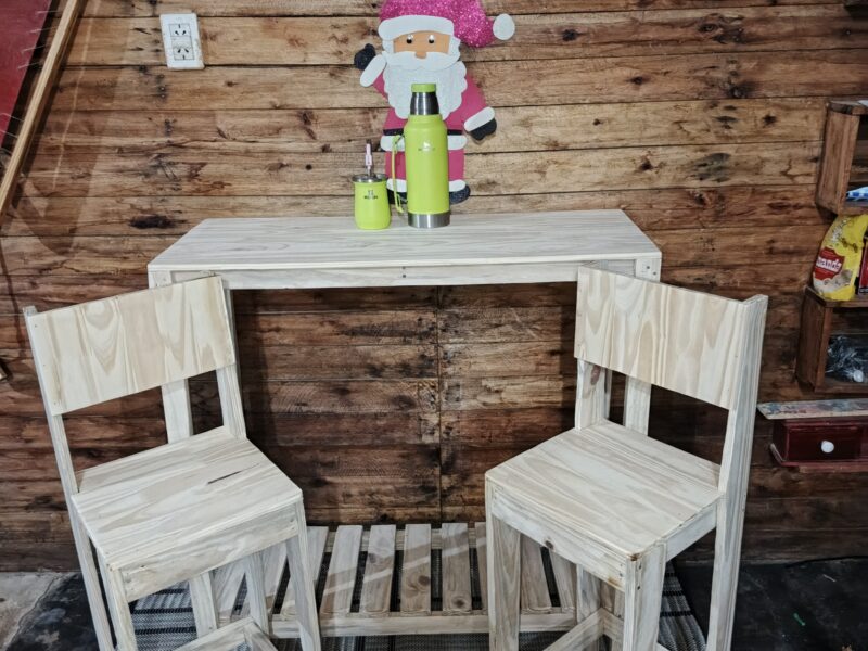 Desayunador mas 2 butacas