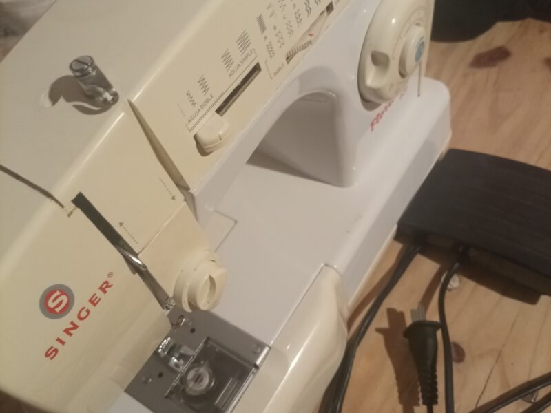 Maquina de coser singer69 funcionando perfecto