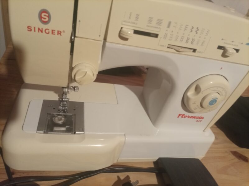 Maquina de coser singer69 funcionando perfecto