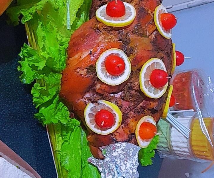 Pernil de cerdo mas figazas y salsas