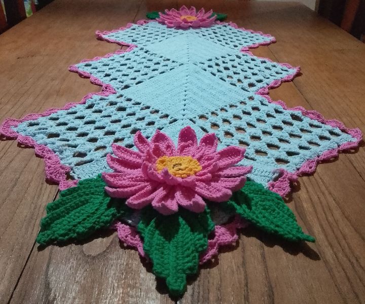Camino de mesa tejido a crochet