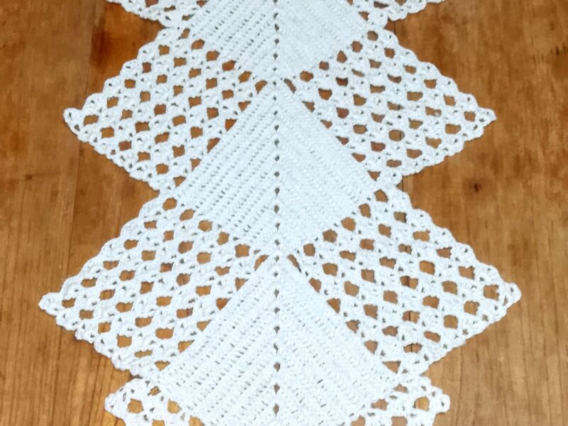 Camino de mesa tejido a crochet