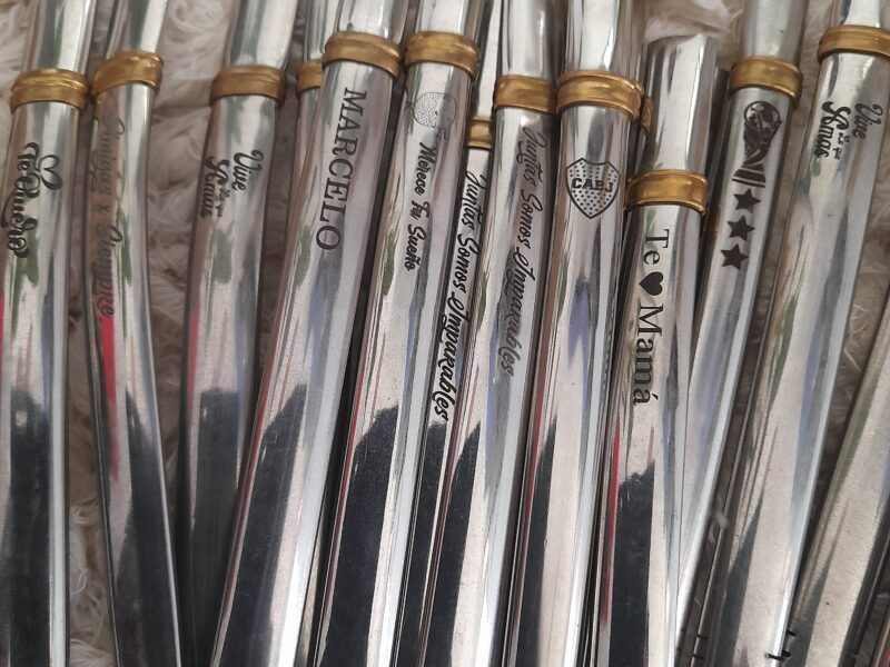 Bombillas de acero grabadas