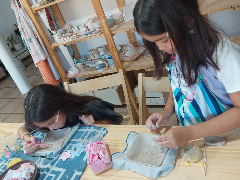Clases de cerámica en Itaembe Guazú