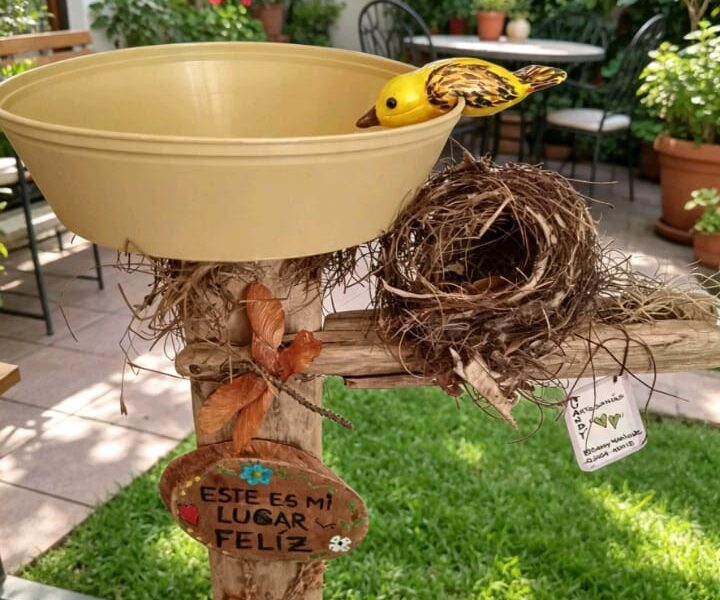 BEBEDERO RÚSTICO PARA AVES .