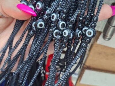 Pulceras rojas para la envidia y el ojeo