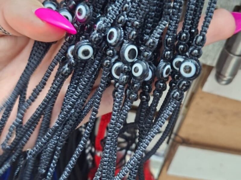 Pulceras rojas para la envidia y el ojeo