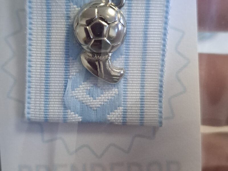 Prendedores para el mundial y escarapelas
