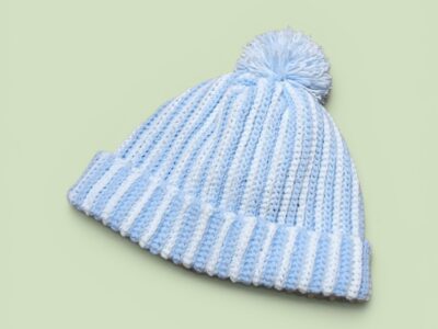 Gorro celeste y blanco